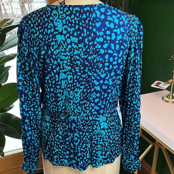 Vero Modo crisscross top in beautiful blues. NWT - Picture 3 of 7